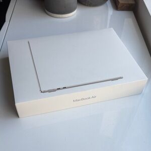 Apple MacBook Air M5 13” Box